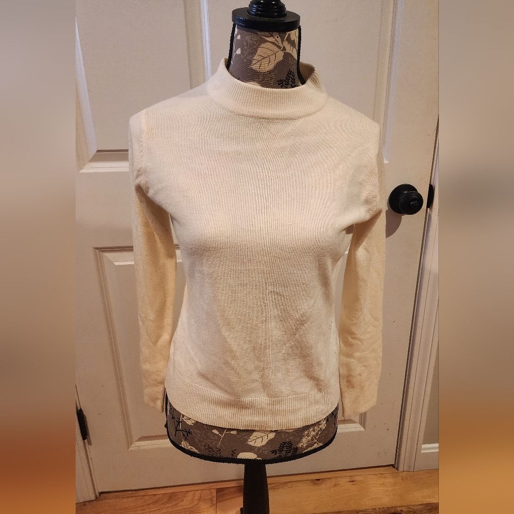 Sag Harbor Petites white acrylic long sleeve sweater top XSP